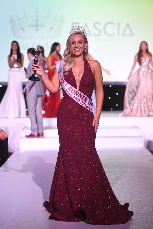 Jen Atkin na izboru za Miss Engleske kada je osvojila titulu prve pratilje