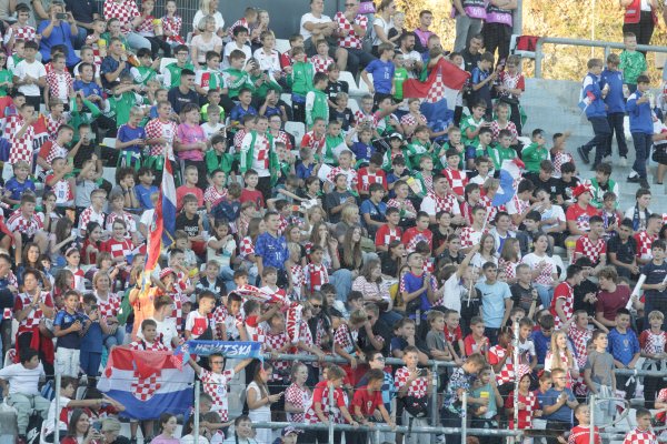 Hrvatski navijači bijesni: 'Biliću i igrači, sramite se! Ustati i reći - Zlatko Dalić'
