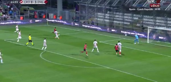 Ovo je nemoguće za objasniti! Pogledajte što radi Baturina kod četvrtog gola Engleza