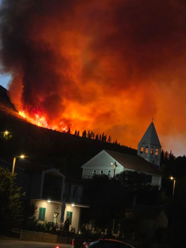 Požar na Rujnici pod kontrolom: Nema otvorenog plamena, vatrogasci još gase jedan krak