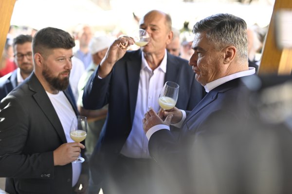 Milanović u Kastvu atestirao kvarnersko mlado vino i istražio kulturnu ponudu