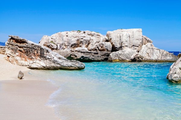 Mirno more stvoreno za ronjenje i sitni bijeli oblutci: Prirodni raj koji je zadržao divlji mediteranski šarm