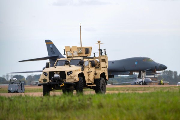 Svi američki bombarderi napustili britansku zračnu bazu: Iran planirao napad?