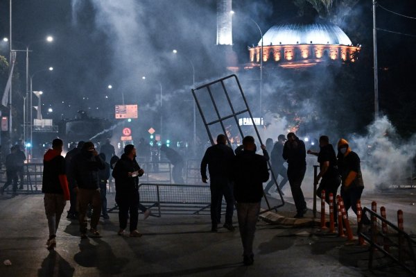 Sukob prosvjednika i policije u Prištini