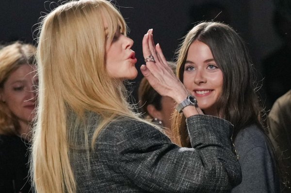 Nicole Kidman zacrvenjela se usred revije Victoria's Secreta: Pogledajte što ju je toliko iznenadilo