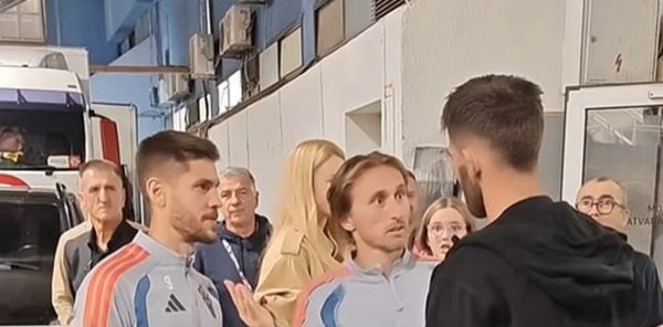 Livaja nakon poraza Hrvatske otišao pred svlačionicu: Reakcija Modrića i Kramarića je hit