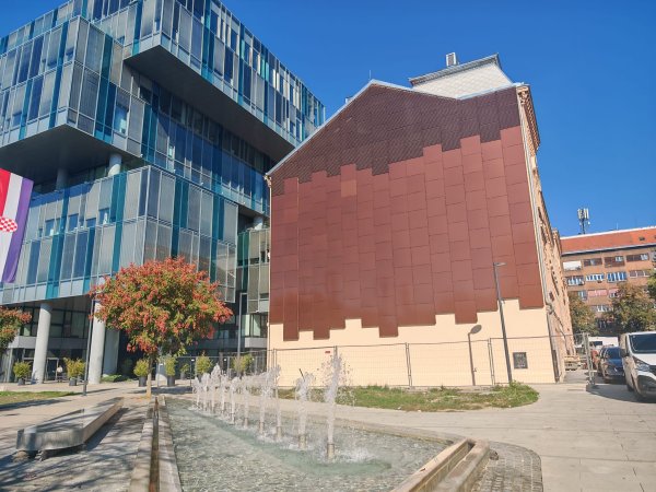 Solarni paneli na obnovljenoj kulturnoj baštini arhitekture iz 19-stoljeća