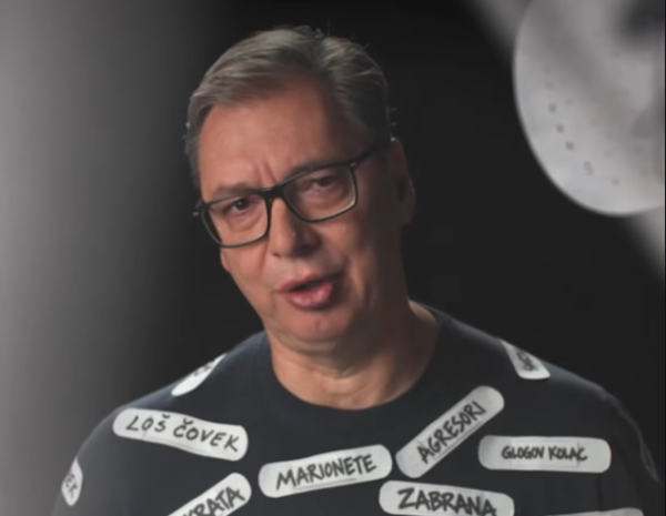 VIDEO Vučić sam sebi lijepio flastere: 'Neke od ovih riječi bole, neke ostavljaju trag'