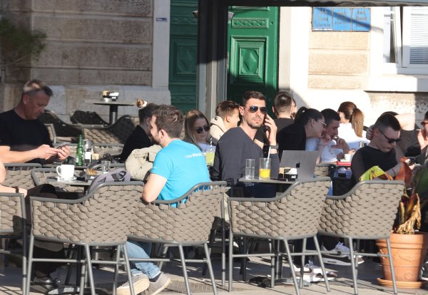Treba li posljednji za stolom platiti što su drugi naručili? Odvjetnik je sve objasnio