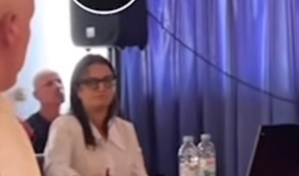 VIDEO Je li za ili protiv? Šef HDZ-a Baške Vode dobivao instrukcije o smjeni načelnika