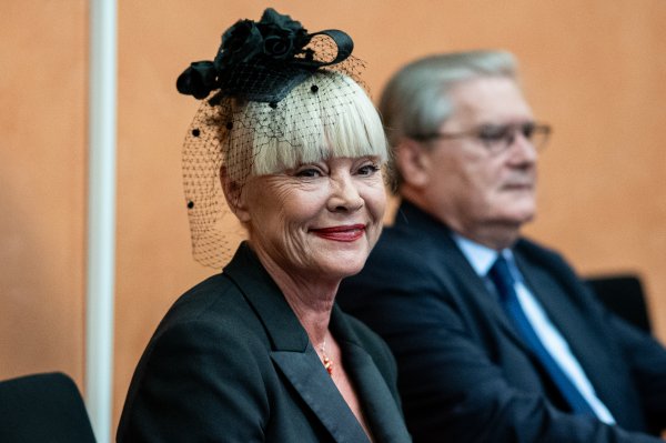 Anja Šovagović Despot predstavila novi roman: Stigla Severina, a rijetkim izlaskom sve je poglede privukla kći Ene Begović