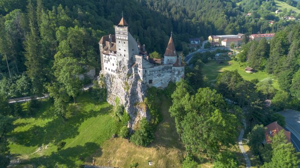 Iako Vlad Tepeš u njemu nije dugo boravio, Bran ostaje najpoznatija kulisa za priče o Drakuli