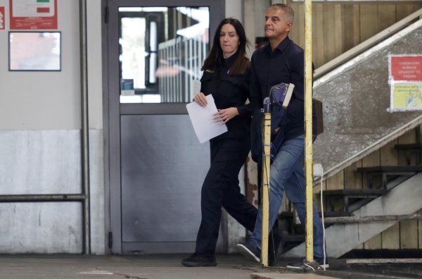 Privođenje Paška Dodića i ostalih u prostorije USKOK-a