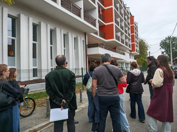 Ovaj prekrasan dom za starije ima osjetno više katova od kuća koje su nekoć bile na njegovom mjestu