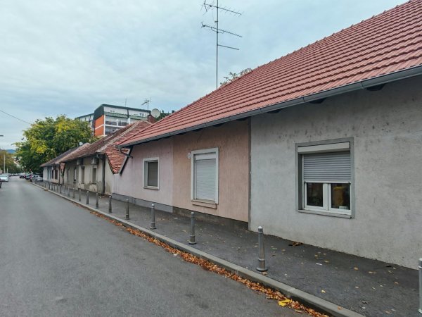 Neke kuće imaju noviju fasadu, ali sve u sebi kriju stoljetnu prošlost