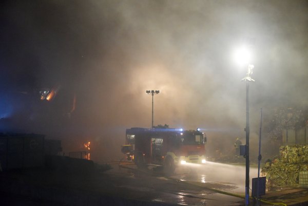 FOTO Lokaliziran požar u Metisu: Gusti dim i dalje prijeti građanima