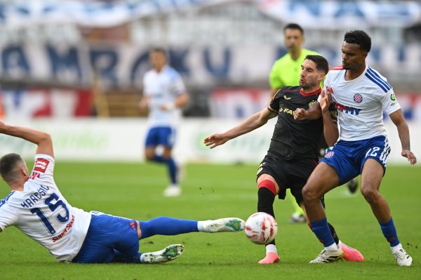 Veliko slavlje Hajduka na potopljenom Poljudu; Bamba srušio Dinamo za prvo mjesto