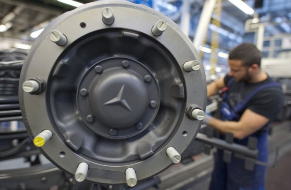 Potres u Mercedesu: Od 90.000 radnika traže šest tjedana više rada za istu plaću
