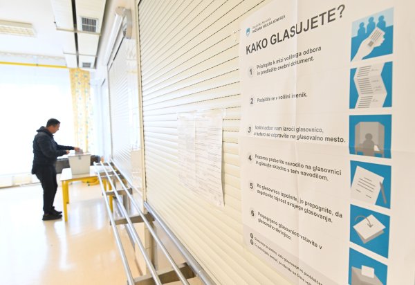 Najvrjedniji trenutak neposrednog odlučivanja može biti upravo onaj kada građani razbiju paket koji su im pripremile stranke i na različita pitanja daju različite odgovore, piše Višeslav Raos