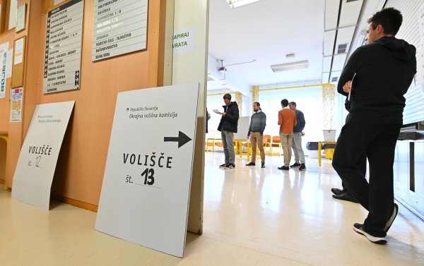 Vladajući su u Sloveniji prema privremenim rezultatima izgubili ključni obvezujući referendum, ali su dobili jasnu savjetodavnu potporu za dvije druge njima važne mjere