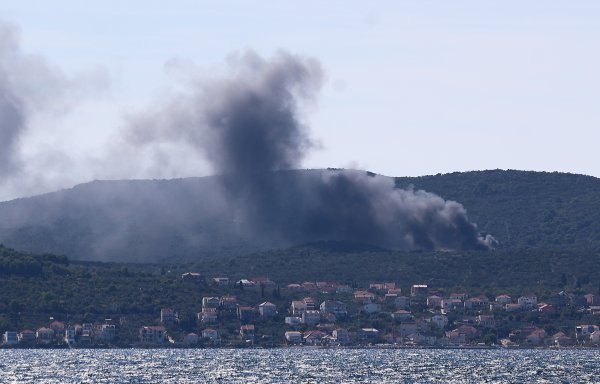 Lokaliziran požar na Ugljanu: Izgorjelo skladište ribarske tvrtke