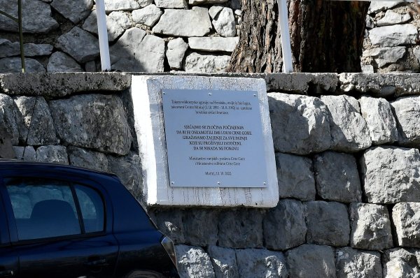 Spomen ploča u Morinju