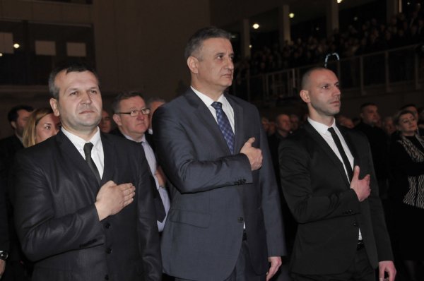 Anđelko Stričak, Tomislav Karamarko i Damir Habijan - domoljubna ruka na srcu  