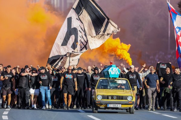Evo što mediji iz regije pišu o skandalu iz Splita i sramotnom Torcidinom korteu