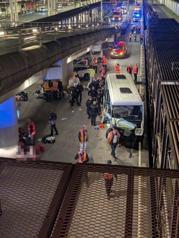 Teška nesreća u tunelu ispod La Manchea: Sudarili se vlak i bus