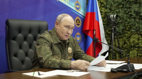 Putin u vojnoj odori otkrio što radi u Ukrajini: 'O ovome nema pregovora'