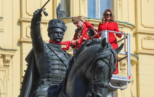 FOTO Hrvatski simbol koji je osvojio svijet: Pogledajte kako je Zagreb obilježio Dan kravate