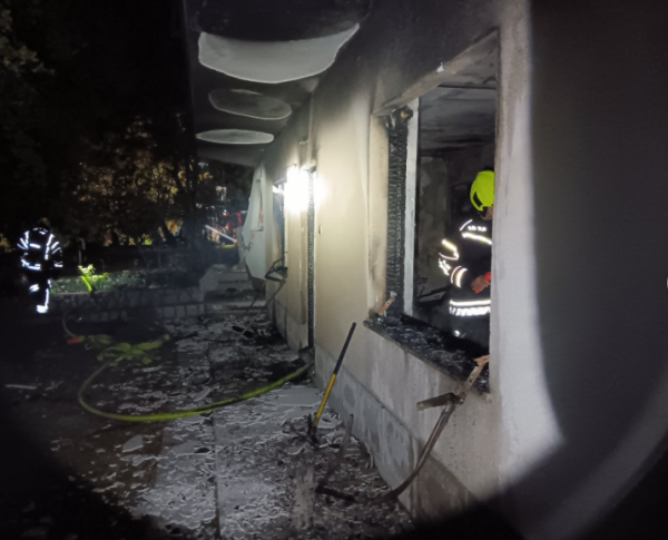 Eksplozija plina raznijela zid kuće i izazvala požar: Vatrogasci plamen vidjeli izdaleka