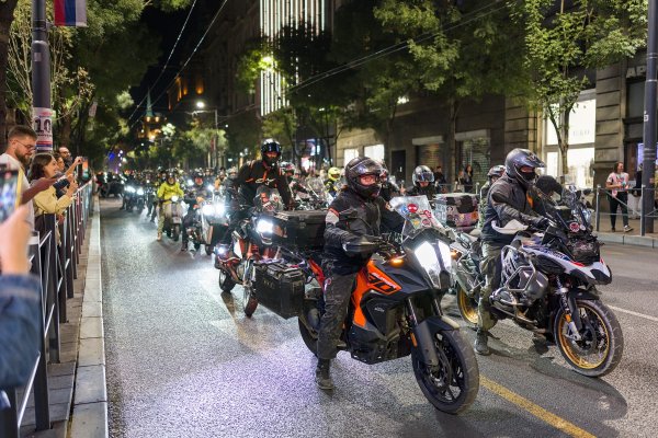 Motociklist vas je pretekao i ispružio nogu? Evo što vam zapravo pokušava poručiti