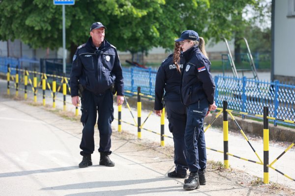 Dojave o postavljenim bombama u desecima osnovnih i srednjih škola u Srbiji