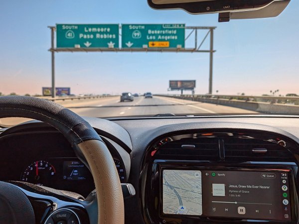 Android Auto sam svira i kad to ne želite? Pogledajte kako ga zaustaviti