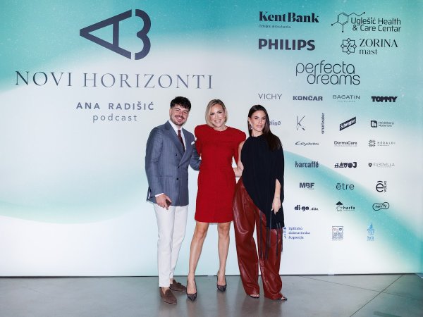 Ana Radišić sa svojim gostima u splitskom hotelu Brig