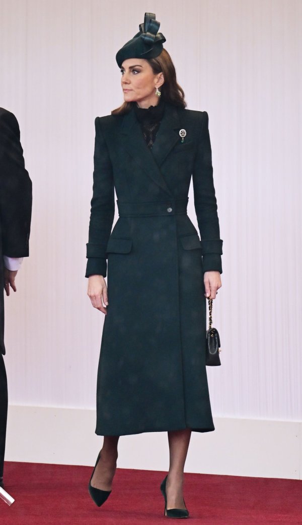 Kate Middleton zablistala u tamnozelenom, no jedan detalj njezina stajlinga ima posebnu priču