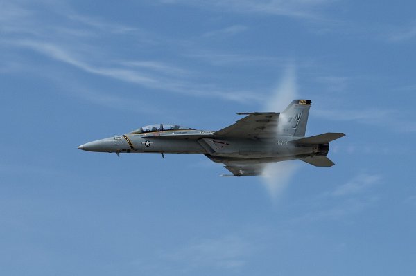 Epski bijes na nebu: Lovac Super Hornet vratio se s bojišta sa šokantnom oznakom
