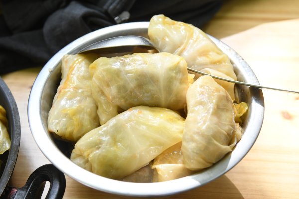 Mit o jelu koje je 'bolje što duže stoji': Zašto sarma i punjena paprika nose rizik od trovanja već nakon 48 sati