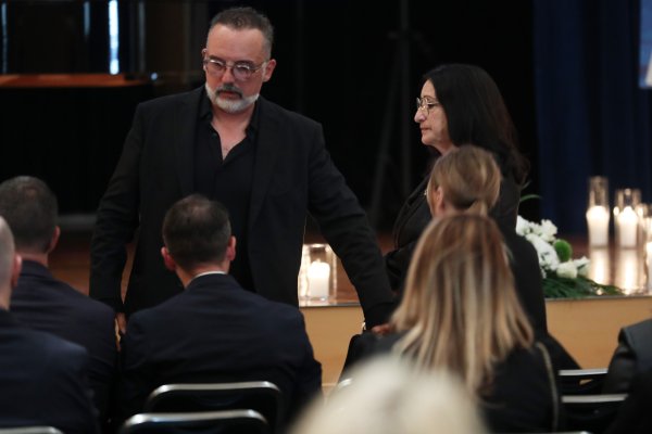 Suze, uspomene i pljesak za Mirka Cetinskog na komemoraciji u rodnom gradu