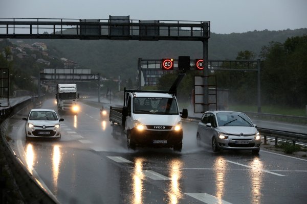 HAK objavio upozorenje za vozače: Kilometarska kolona na A2 prema Zagrebu