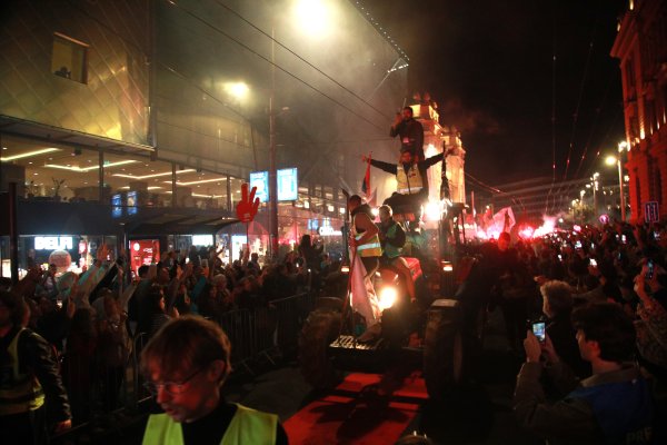FOTO/VIDEO Impresivne scene u Beogradu: Pogledajte kako su dočekani studenti uoči završnog skupa