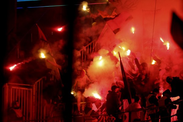 Skandalozno ponašanje na utakmici Lige prvaka: Baklje letjele među obične gledatelje