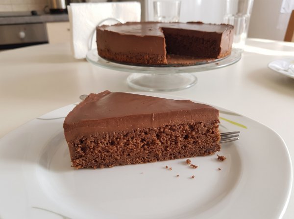 Čokoladna torta (generirano uz pomoć umjetne inteligencije)