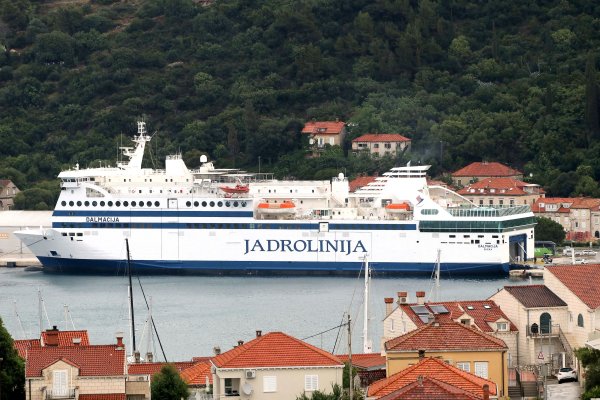 Tehnički problemi: Jadrolinijin trajekt Dalmacija neće ploviti do iduće godine