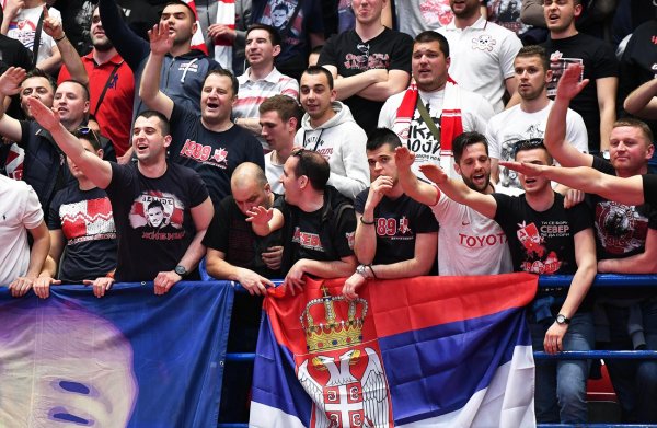 Opći kaos u beogradskoj Areni – tučnjava Grobara, Delija i policije!