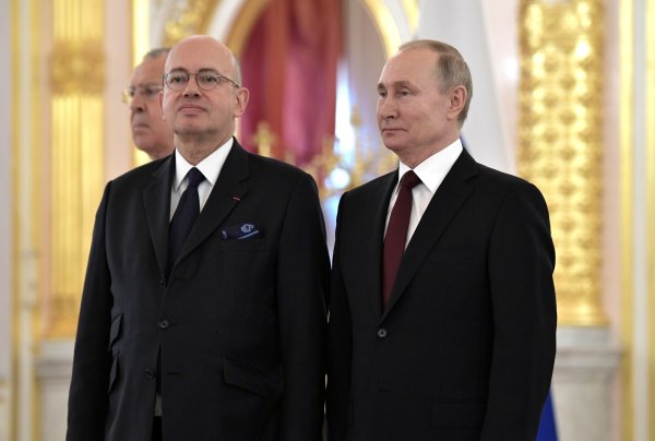 Bivši francuski veleposlanik u Moskvi  Pierre Lévy i Vladimir Putin (2020.)