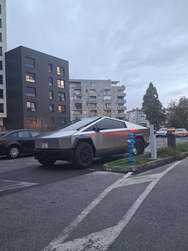 Pogledajte fotografiju Cybertrucka na registraciji u Zagrebu