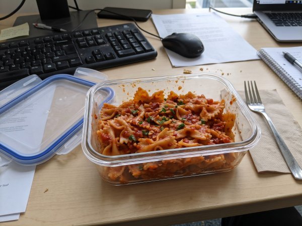 Tjestenina farfalle u pikantnom umaku