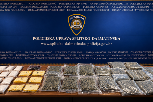 VIDEO Velika akcija policije: Pogledajte koliko su droge pronašli diljem Dalmacije